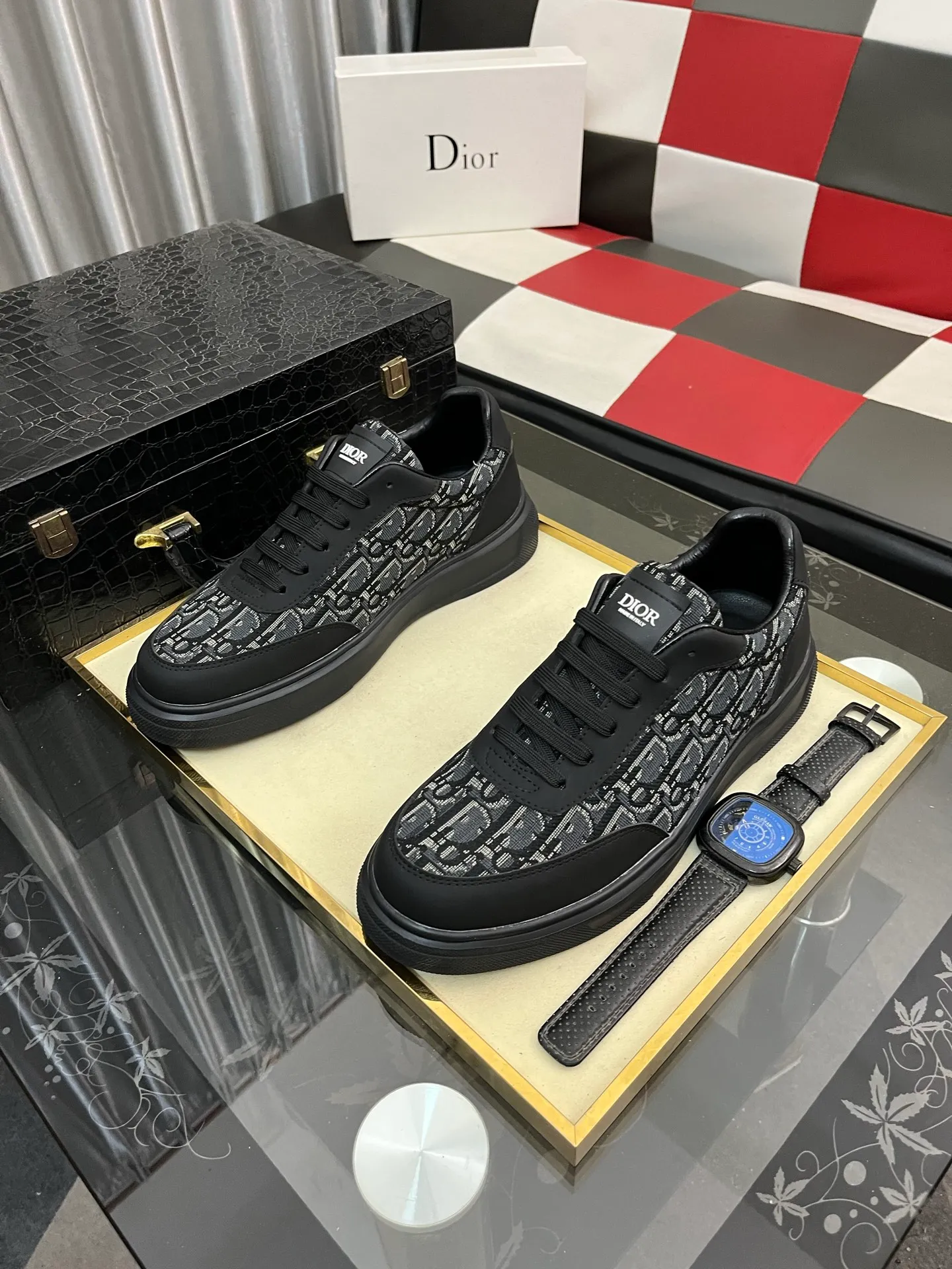 Men's shoes 💰400⌚️⌚️【Dior*DIAO】original quality.~ Unique modern style sneakers. 🏃A must-have casual shoe for trendy men😍😍 Original brand imported from Italy, imported original leather, sheep lining (refuses to discolor and grind feet) Sole: Original sole provided by the original factory, French lazy style design ⚠️Fit to the feet Original quality code number: 38-443️⃣Colors available